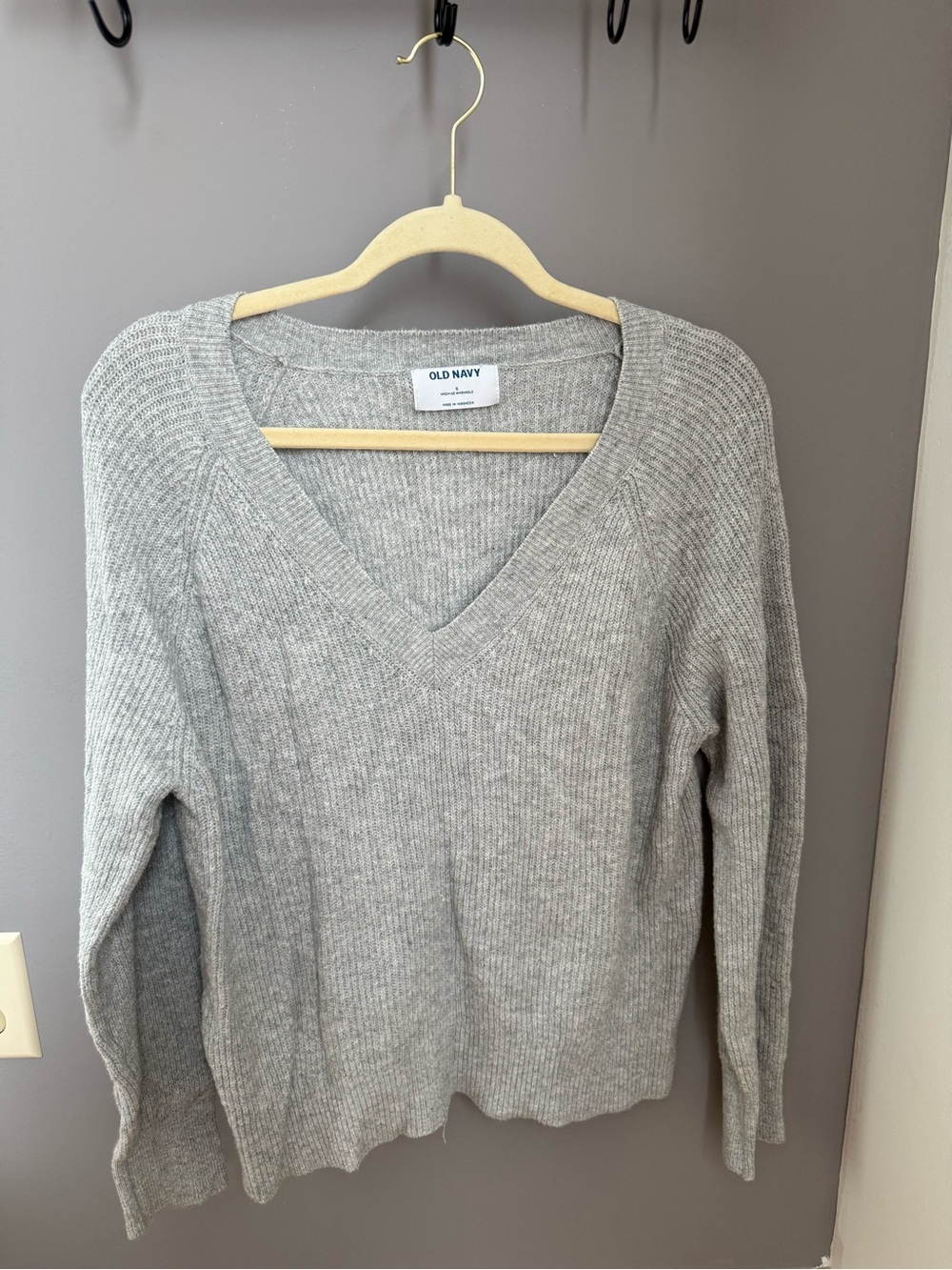 Old Navy Light Gray Ribbed V-Neck Sweater